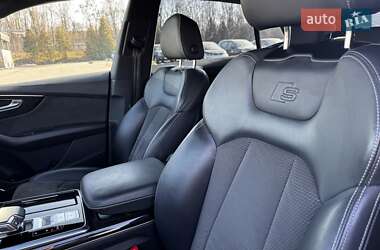 Позашляховик / Кросовер Audi Q8 2021 в 