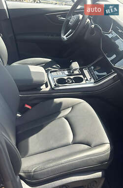 Внедорожник / Кроссовер Audi Q8 2023 в 