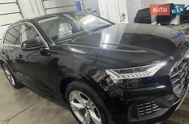 Внедорожник / Кроссовер Audi Q8 2023 в 
