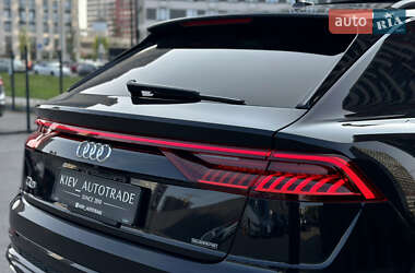 Позашляховик / Кросовер Audi Q8 2019 в 