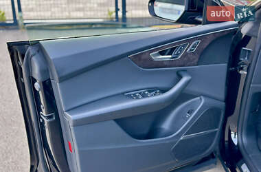 Позашляховик / Кросовер Audi Q8 2019 в 