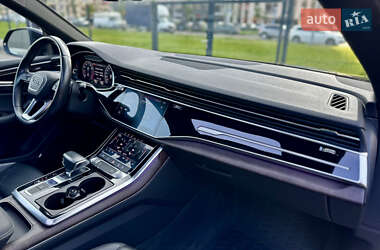 Позашляховик / Кросовер Audi Q8 2019 в 