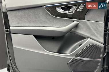 Позашляховик / Кросовер Audi Q8 2025 в 