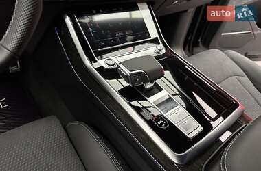 Позашляховик / Кросовер Audi Q8 2025 в 