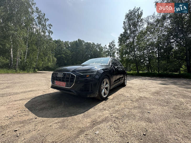 Внедорожник / Кроссовер Audi Q8 2018 в 