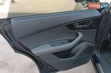 Внедорожник / Кроссовер Audi Q8 2021 в 