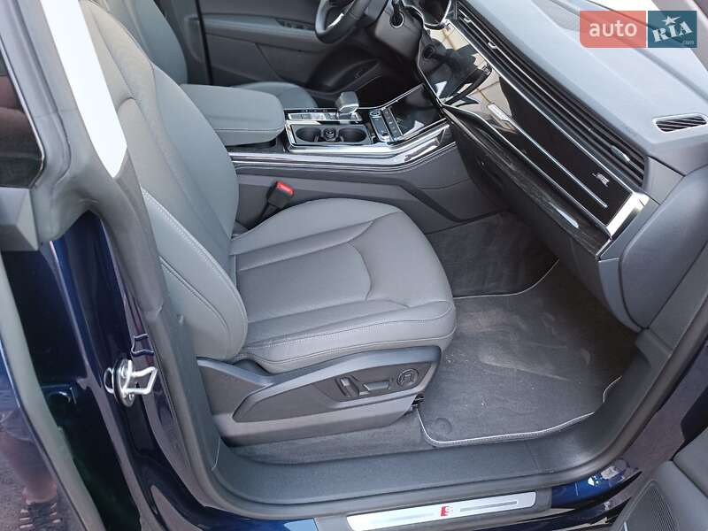 Внедорожник / Кроссовер Audi Q8 2021 в Львове