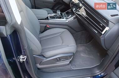 Внедорожник / Кроссовер Audi Q8 2021 в 