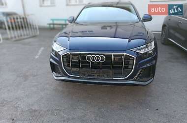 Внедорожник / Кроссовер Audi Q8 2021 в 