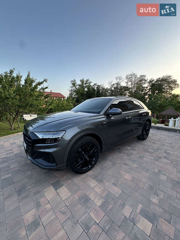 Внедорожник / Кроссовер Audi Q8 2020 в 