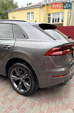 Внедорожник / Кроссовер Audi Q8 2018 в 