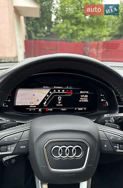 Внедорожник / Кроссовер Audi Q8 2018 в 