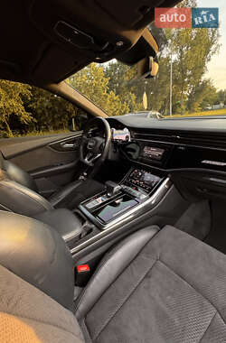 Внедорожник / Кроссовер Audi Q8 2018 в 