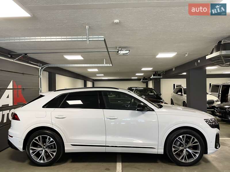 Позашляховик / Кросовер Audi Q8 2024 в Львові