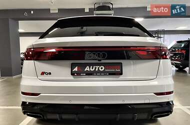 Позашляховик / Кросовер Audi Q8 2024 в 
