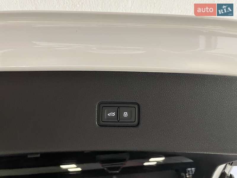 Позашляховик / Кросовер Audi Q8 2024 в Львові
