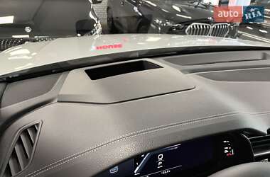Позашляховик / Кросовер Audi Q8 2024 в 