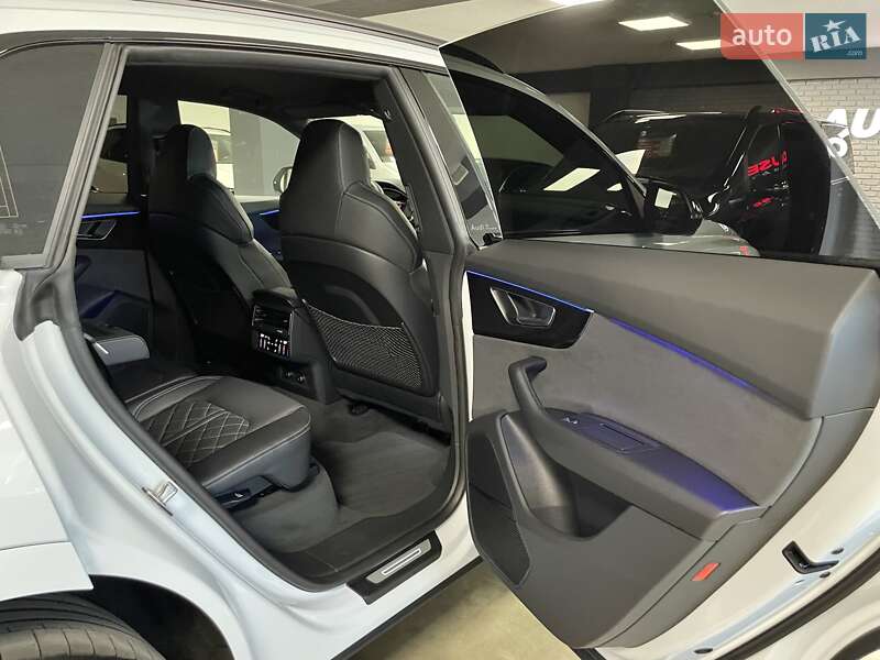 Позашляховик / Кросовер Audi Q8 2024 в Львові