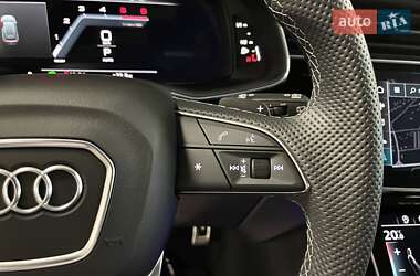 Позашляховик / Кросовер Audi Q8 2024 в 