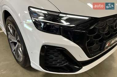 Позашляховик / Кросовер Audi Q8 2024 в 