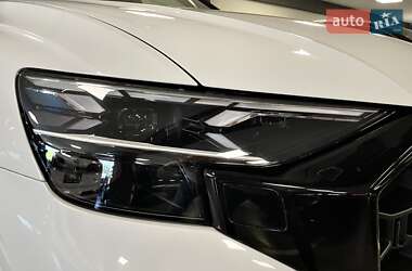 Позашляховик / Кросовер Audi Q8 2024 в 