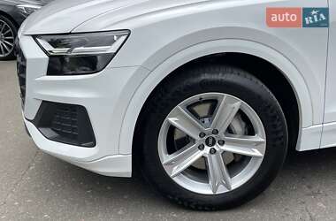 Внедорожник / Кроссовер Audi Q8 2021 в 