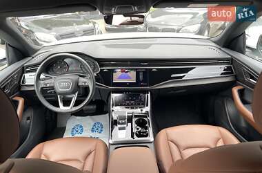 Внедорожник / Кроссовер Audi Q8 2021 в 