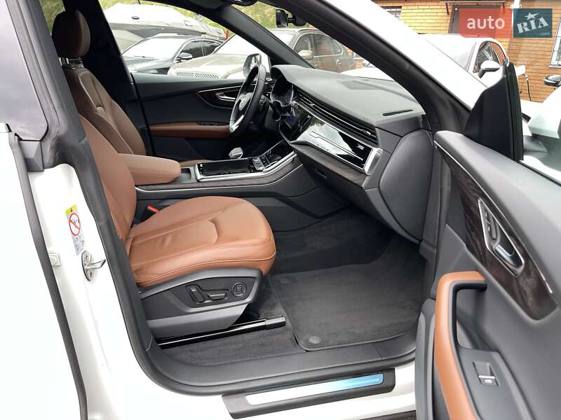 Внедорожник / Кроссовер Audi Q8 2021 в Киеве