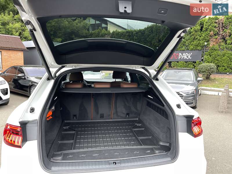 Внедорожник / Кроссовер Audi Q8 2021 в Киеве