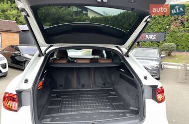 Внедорожник / Кроссовер Audi Q8 2021 в 