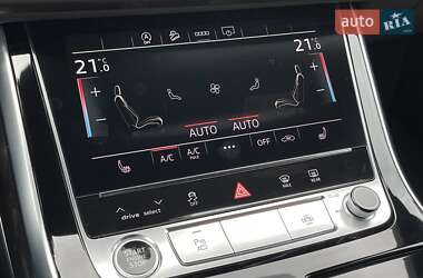 Внедорожник / Кроссовер Audi Q8 2021 в 