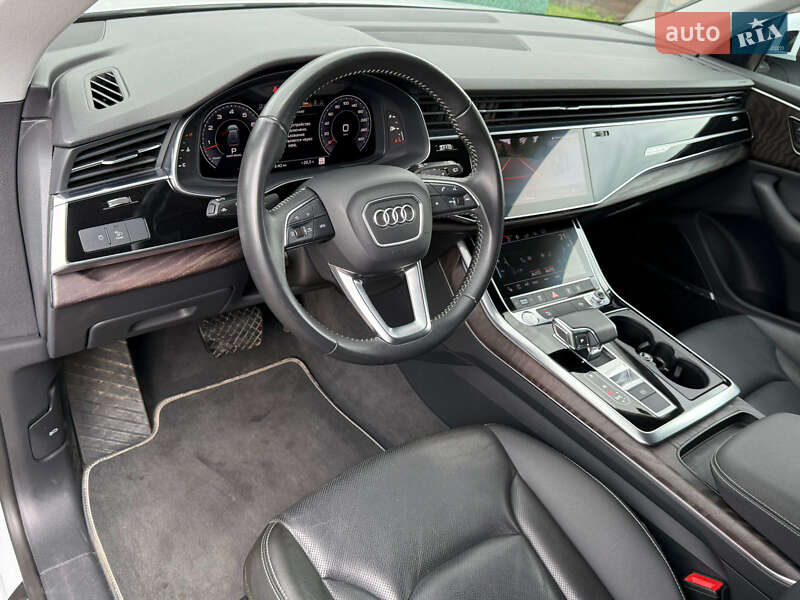 Внедорожник / Кроссовер Audi Q8 2020 в Киеве
