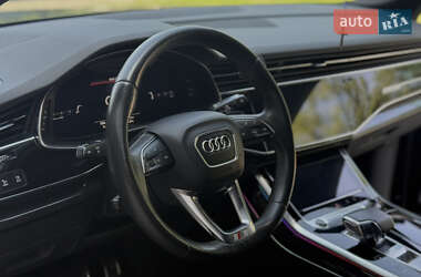 Внедорожник / Кроссовер Audi Q8 2021 в 