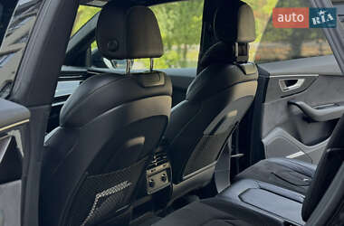 Внедорожник / Кроссовер Audi Q8 2021 в 