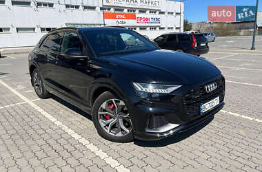 Внедорожник / Кроссовер Audi Q8 2021 в 