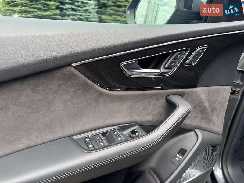 Внедорожник / Кроссовер Audi Q8 2018 в Киеве