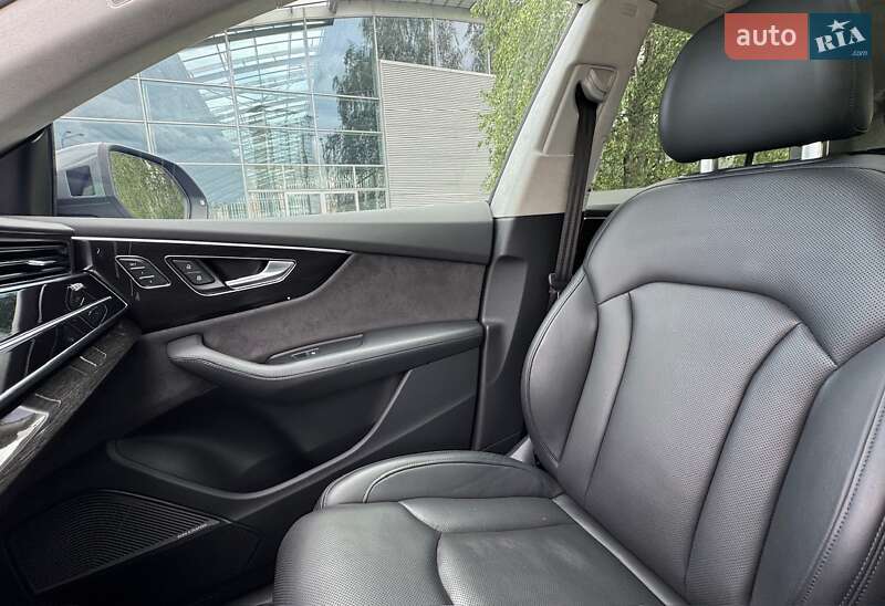 Внедорожник / Кроссовер Audi Q8 2018 в Киеве