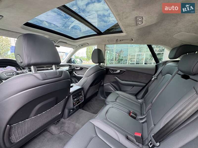 Внедорожник / Кроссовер Audi Q8 2018 в Киеве