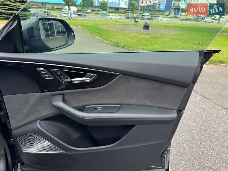 Внедорожник / Кроссовер Audi Q8 2018 в Киеве