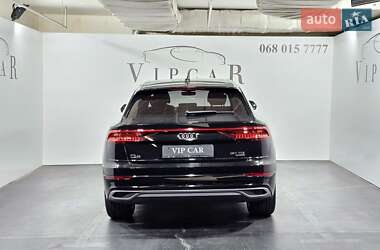 Внедорожник / Кроссовер Audi Q8 2022 в 