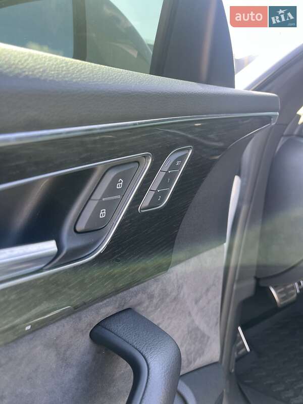 Внедорожник / Кроссовер Audi Q8 2022 в Днепре