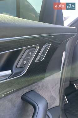 Внедорожник / Кроссовер Audi Q8 2022 в 