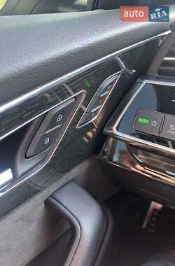 Внедорожник / Кроссовер Audi Q8 2022 в 