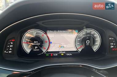 Внедорожник / Кроссовер Audi Q8 2022 в 