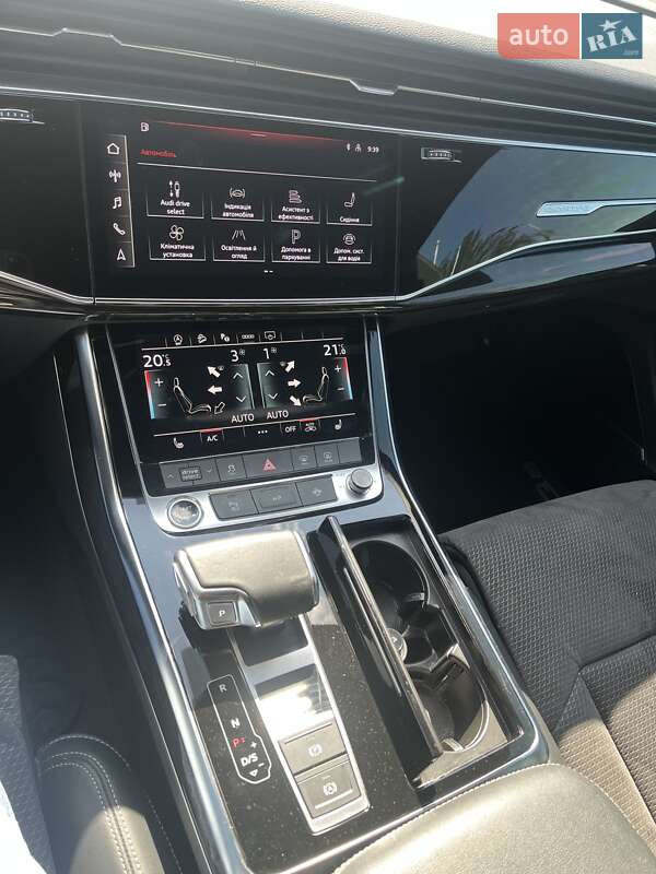 Внедорожник / Кроссовер Audi Q8 2022 в Днепре
