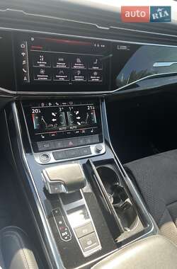 Внедорожник / Кроссовер Audi Q8 2022 в 