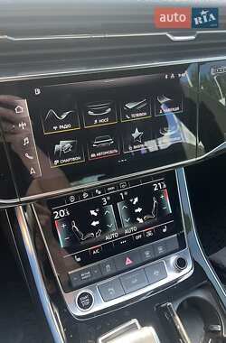 Внедорожник / Кроссовер Audi Q8 2022 в 