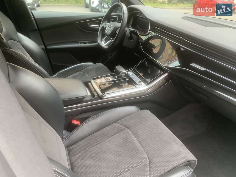 Внедорожник / Кроссовер Audi Q8 2019 в Киеве