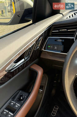 Внедорожник / Кроссовер Audi Q8 2020 в 