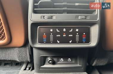 Внедорожник / Кроссовер Audi Q8 2021 в 